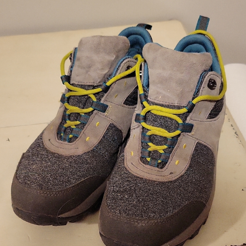 Duluth Trading Womens hiking Shoe in Gray and Blue Size 10